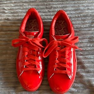Puma Basket Matte & Shine athletic shoes; shiny red. Size 7.5 (adult).
